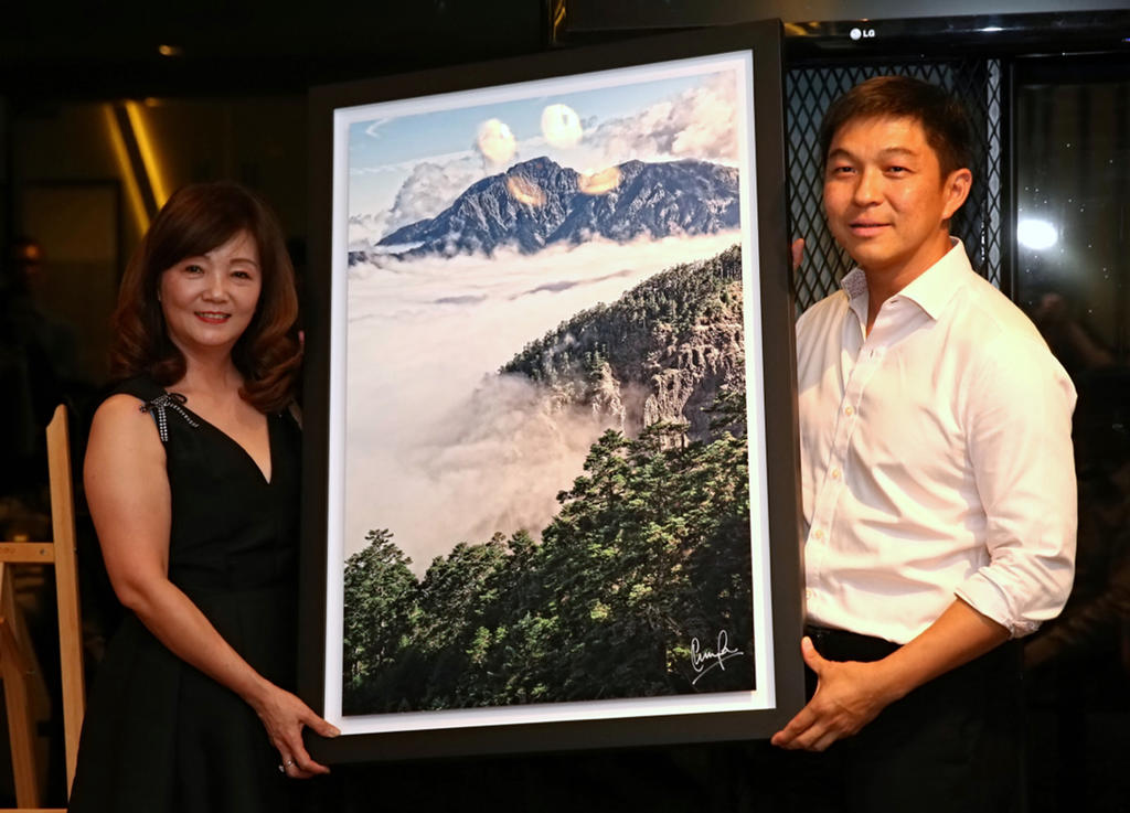 Speaker of Parliament’s photo prints help raise S$120,000 for TODAY Enable Fund