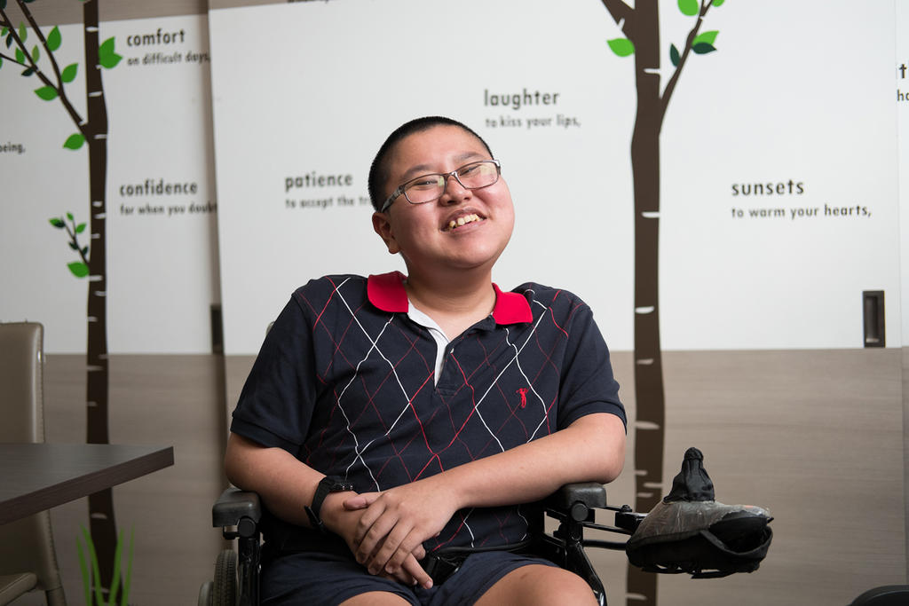 Teen with muscular dystrophy wants to make others happy