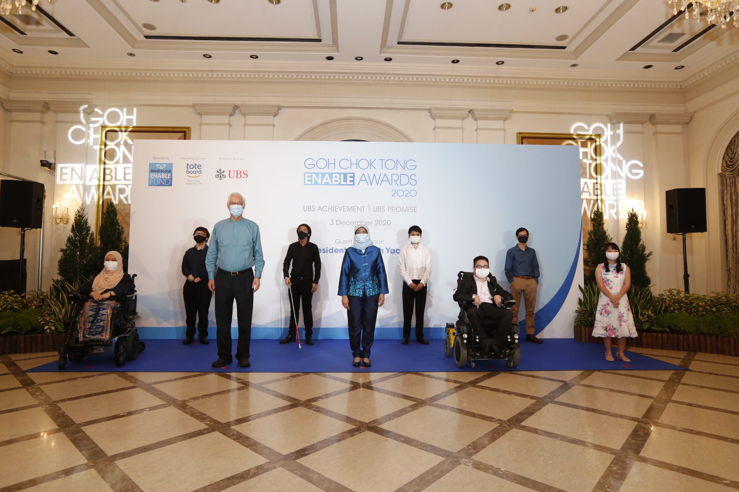 Photo shows Goh Chok Tong Enable Awards 2020 (UBS Promise) awardees with President and ESM Goh Chok Tong.